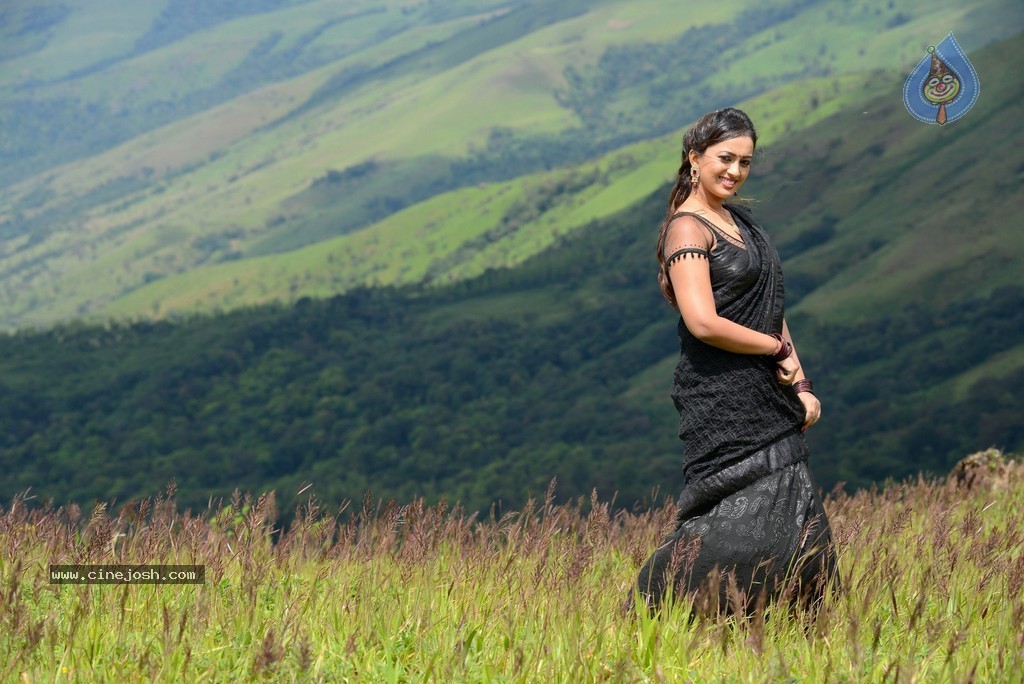 Ester Noronha Stills - 64 / 67 photos