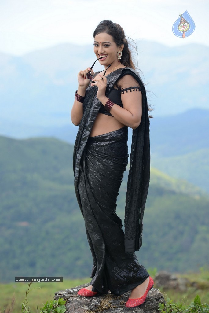 Ester Noronha Stills - 65 / 67 photos