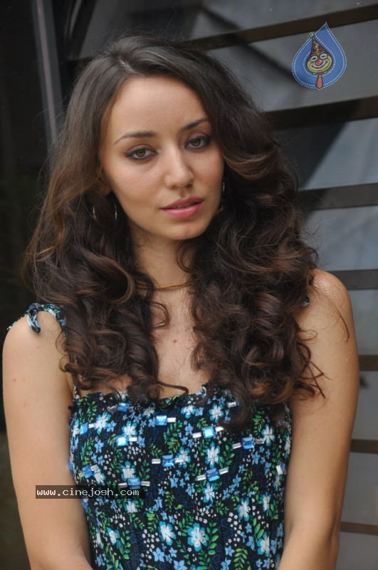 Eyrin Andrea Hot Stills - 25 / 47 photos