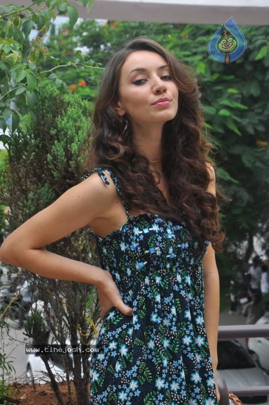 Eyrin Andrea Hot Stills - 32 / 47 photos