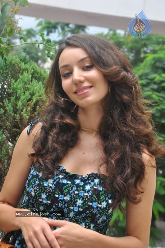 Eyrin Andrea Hot Stills - 36 / 47 photos