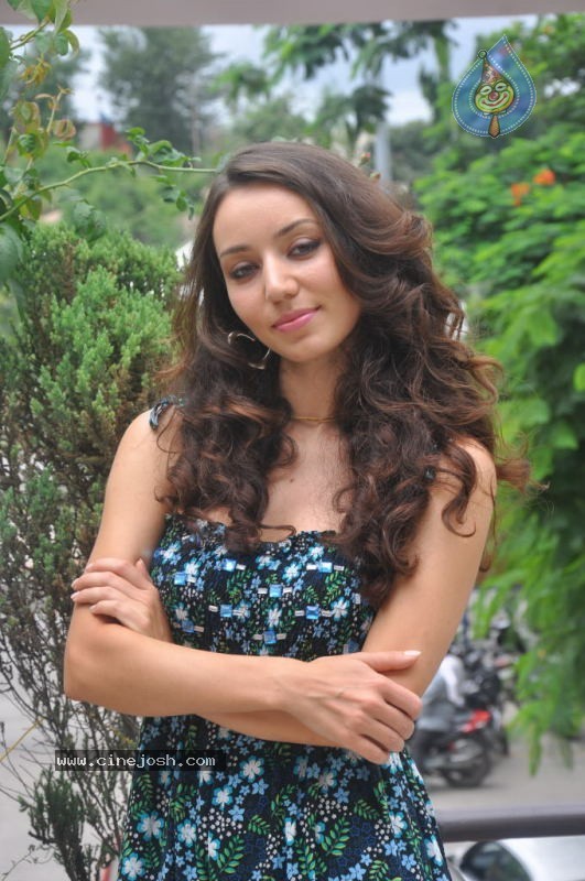 Eyrin Andrea Hot Stills - 37 / 47 photos