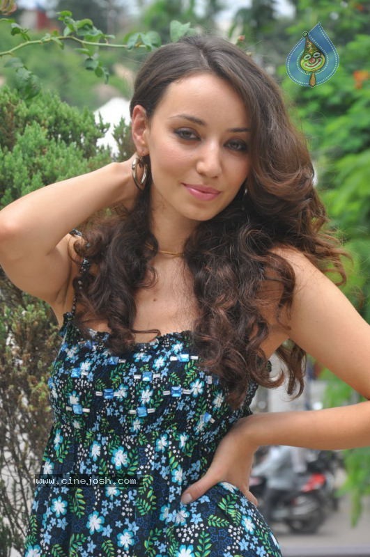 Eyrin Andrea Hot Stills - 38 / 47 photos