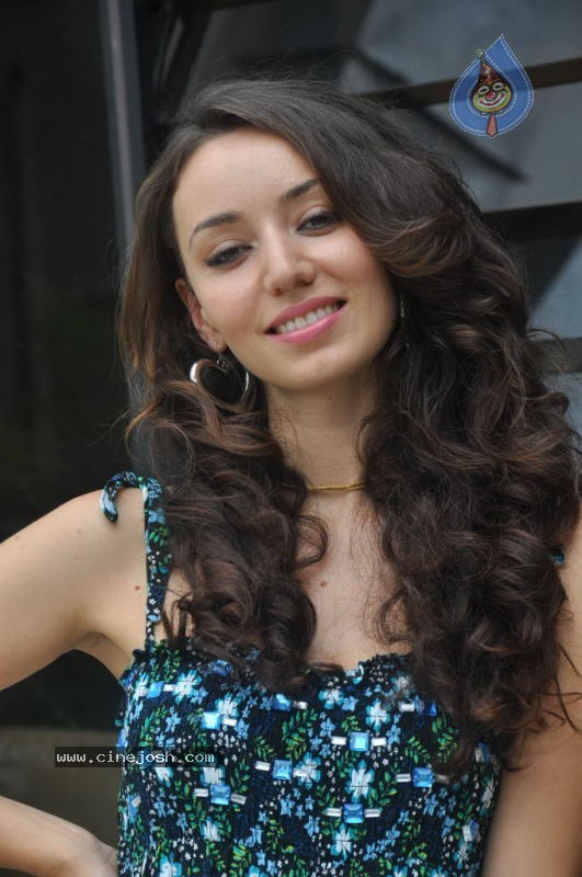 Eyrin Andrea Hot Stills - 44 / 47 photos