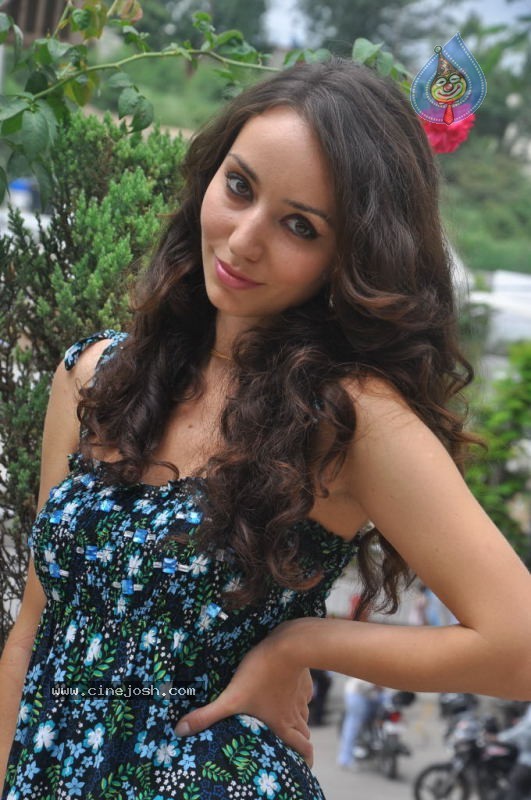 Eyrin Andrea Hot Stills - 45 / 47 photos