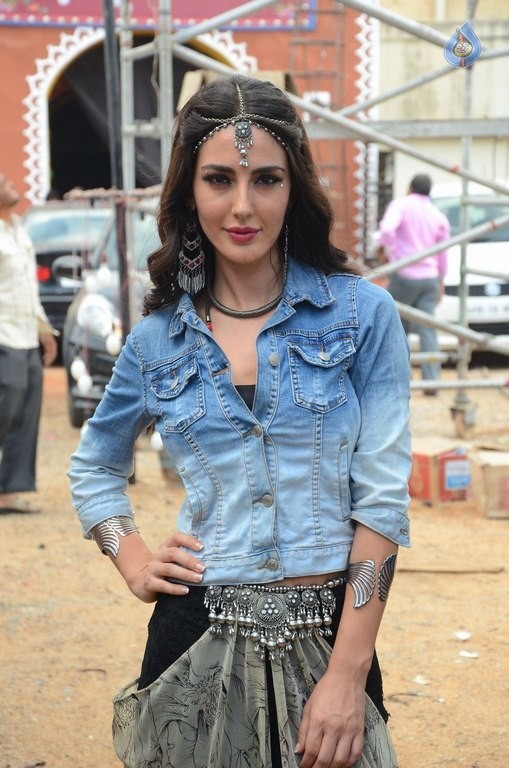 Farah Karimi New Photos - 34 / 37 photos