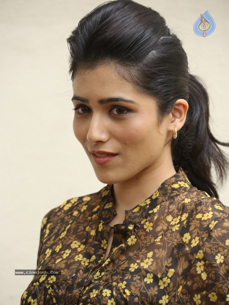 Gajal New Stills - 7 / 94 photos