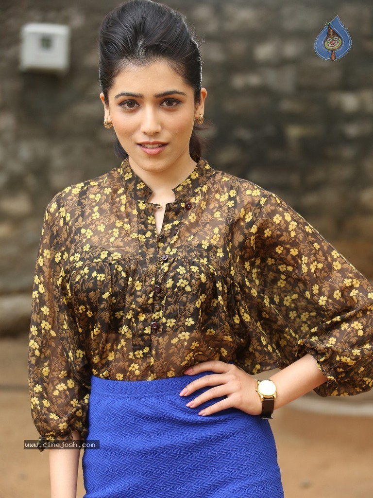 Gajal New Stills - 91 / 94 photos