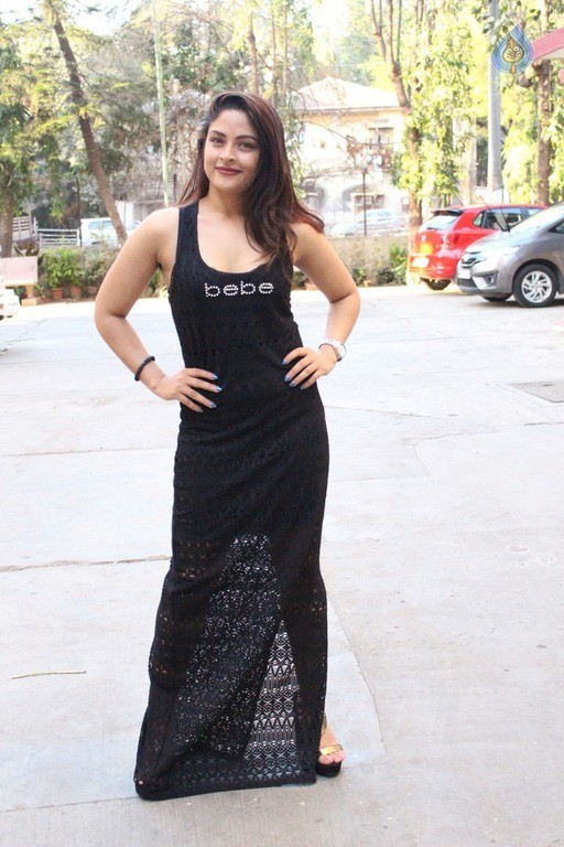 Garima Pandey New Photos - 14 / 16 photos