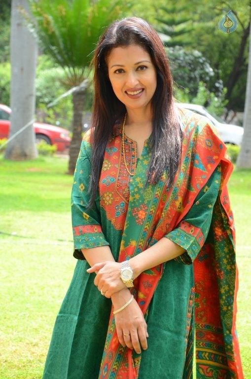 Gautami Latest Photos - 19 / 30 photos