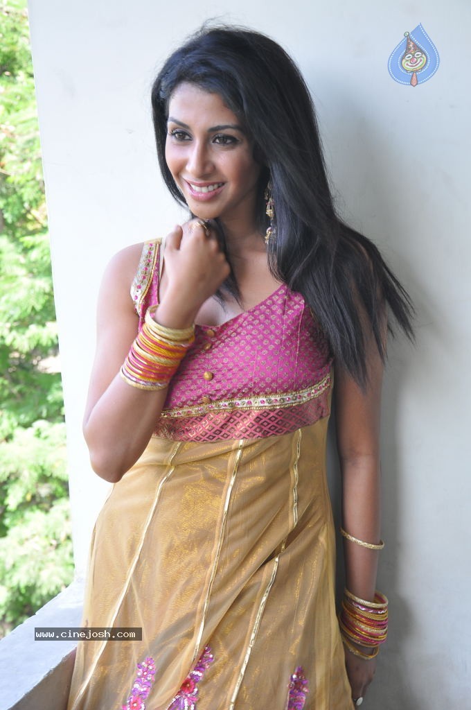 Gayathri Hot Stills - 22 / 25 photos