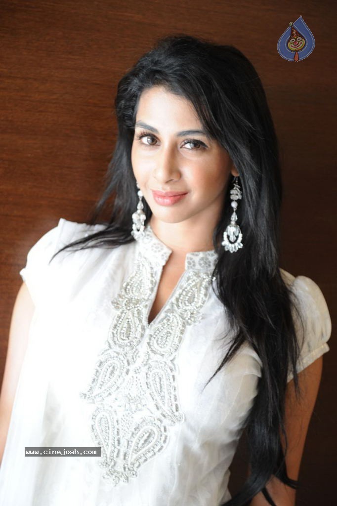 Gayathri Iyer Latest Stills - 6 / 41 photos