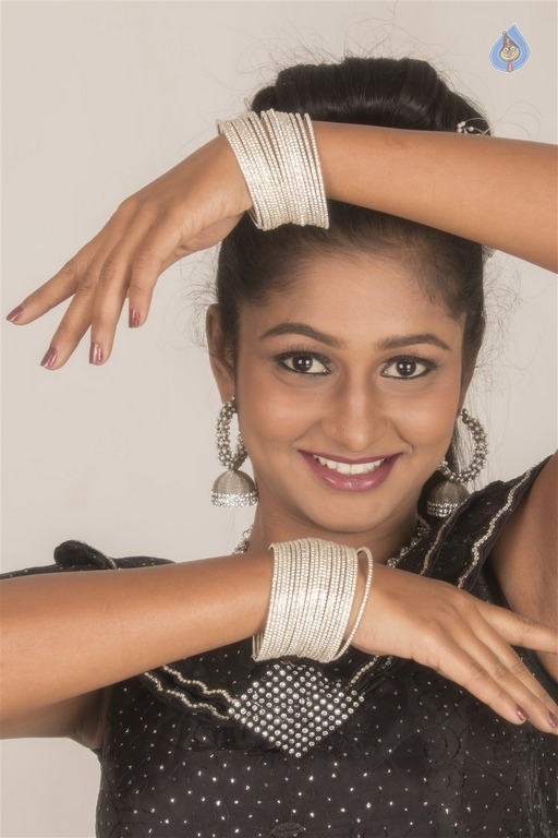 Gayathri Latest Photos - 4 / 18 photos