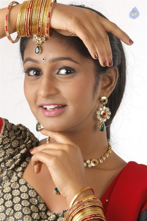 Gayathri Latest Photos - 9 / 18 photos