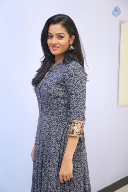 Gayathri New Photos - 4 / 42 photos