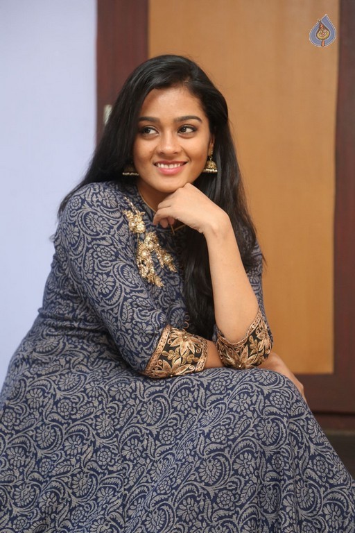 Gayathri New Photos - 19 / 42 photos