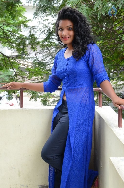 Gayathri New Pics - 7 / 26 photos