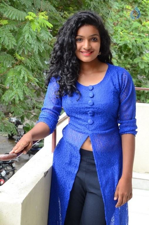 Gayathri New Pics - 14 / 26 photos