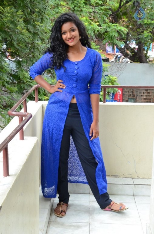 Gayathri New Pics - 16 / 26 photos