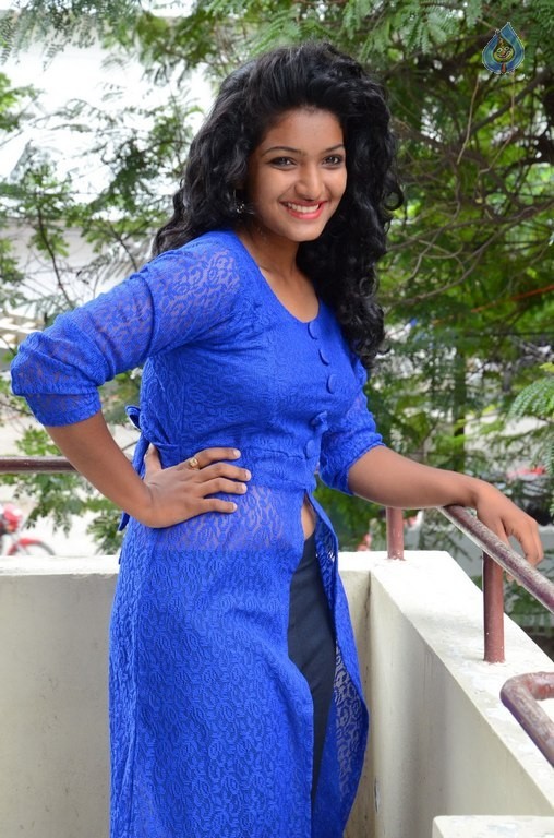 Gayathri New Pics - 17 / 26 photos