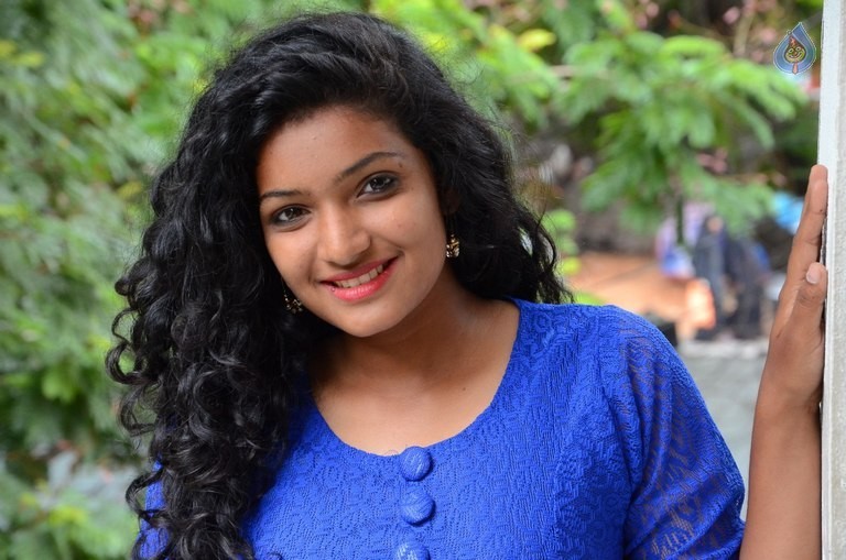 Gayathri New Pics - 18 / 26 photos