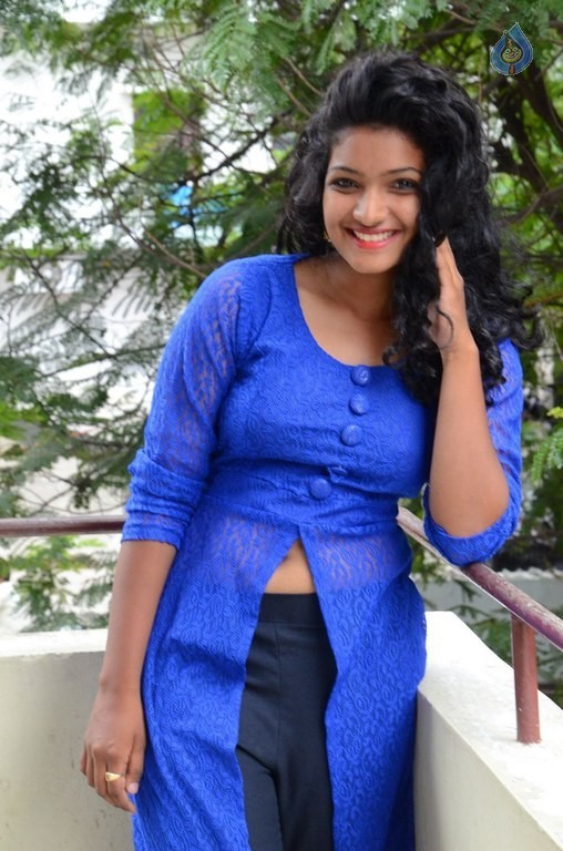 Gayathri New Pics - 19 / 26 photos