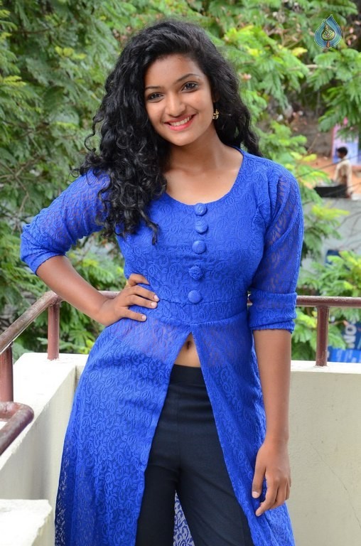 Gayathri New Pics - 23 / 26 photos