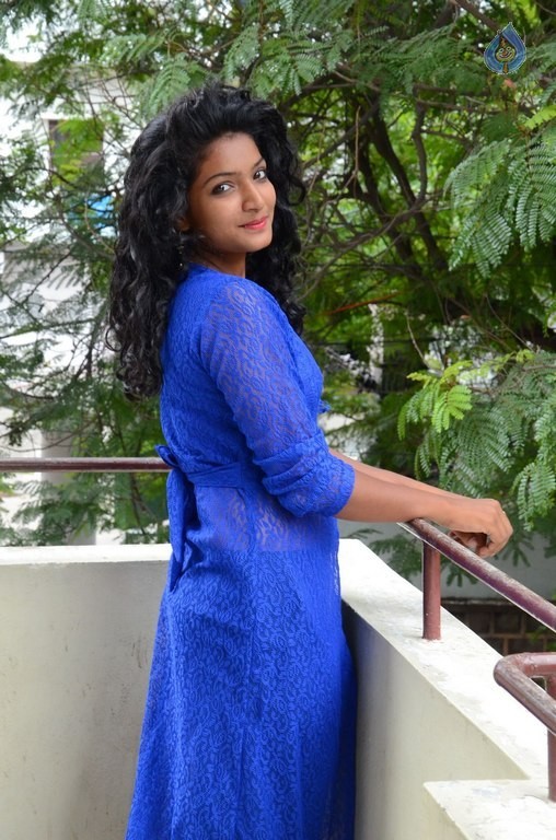 Gayathri New Pics - 25 / 26 photos