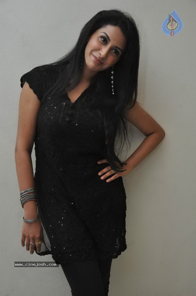 Gayatri Iyer New Stills - 13 / 53 photos