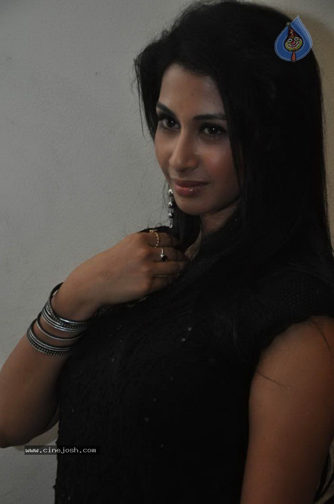 Gayatri Iyer New Stills - 45 / 53 photos