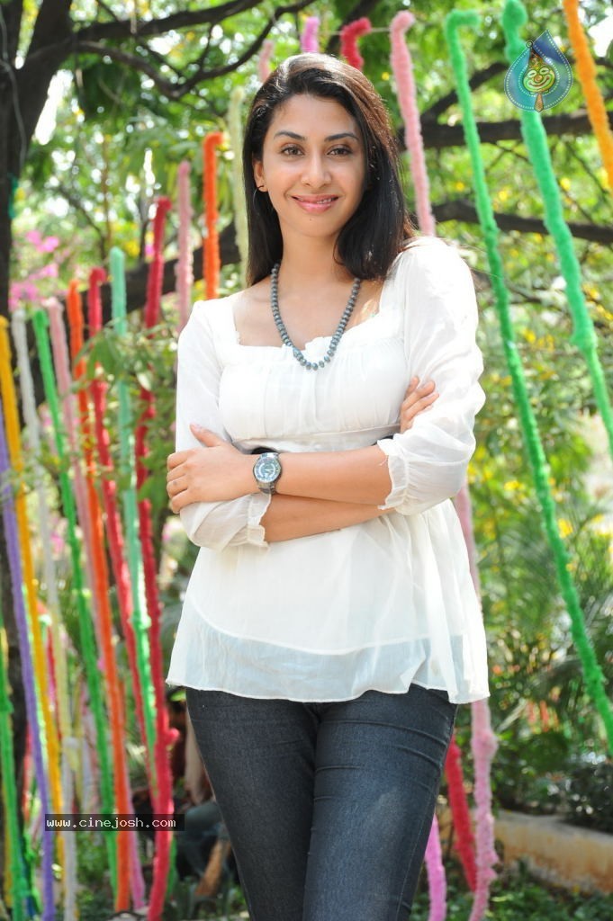Gayatri Iyer New Stills - 47 / 66 photos
