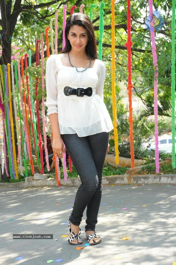 Gayatri Iyer New Stills - 51 / 66 photos