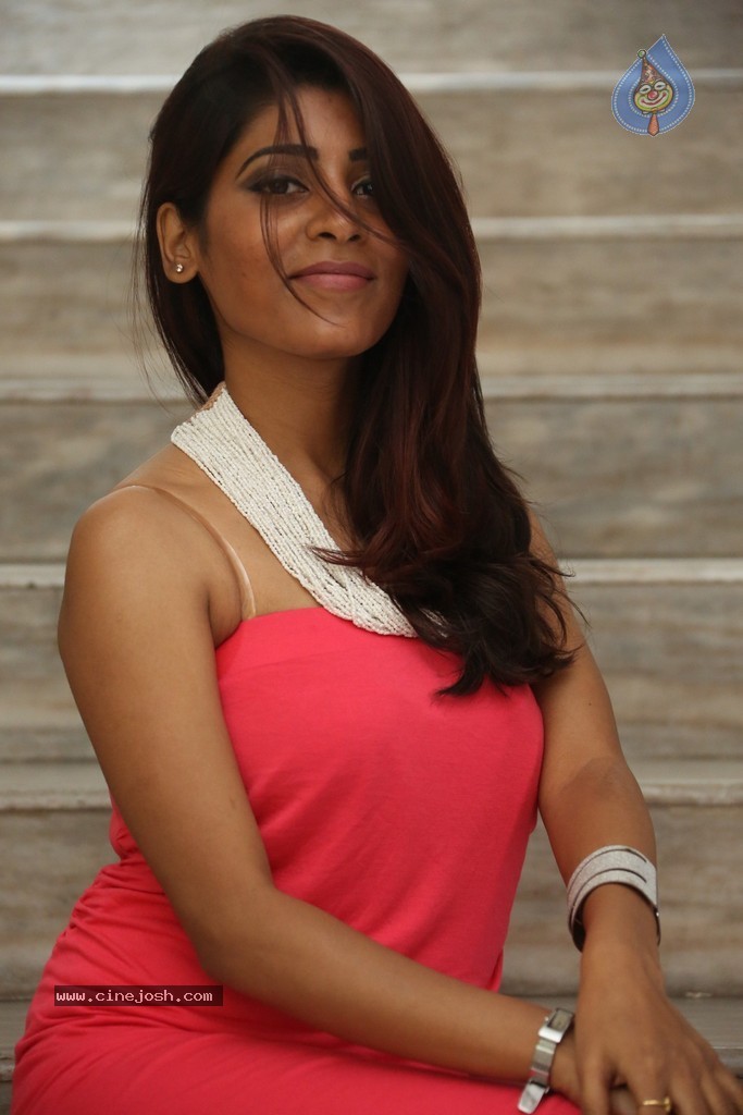 Gayatri New Photos - 19 / 59 photos