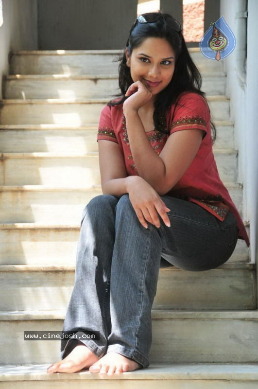 Gayatri Rao Stills - 7 / 55 photos