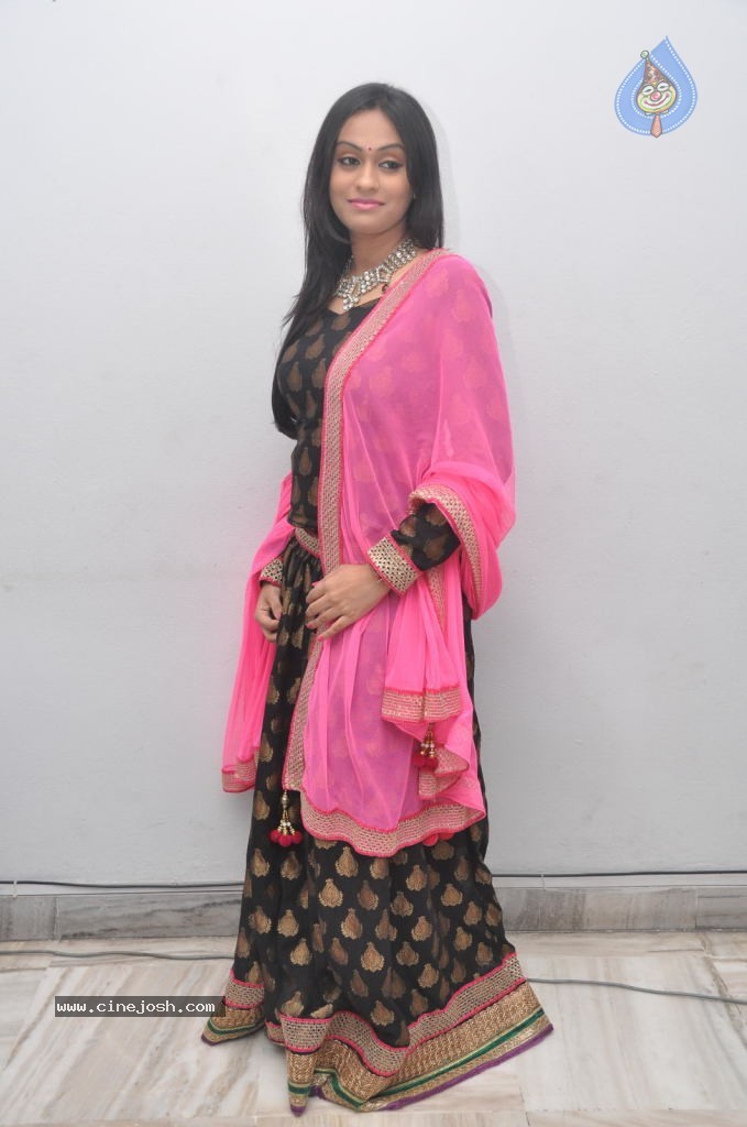 Geetha Bhagat Stills - 43 / 56 photos