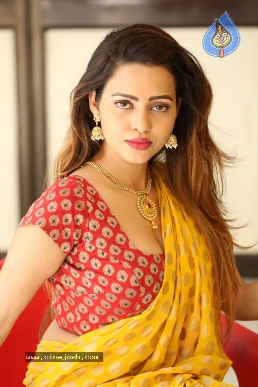 Geetha Shah Photos - 37 / 42 photos