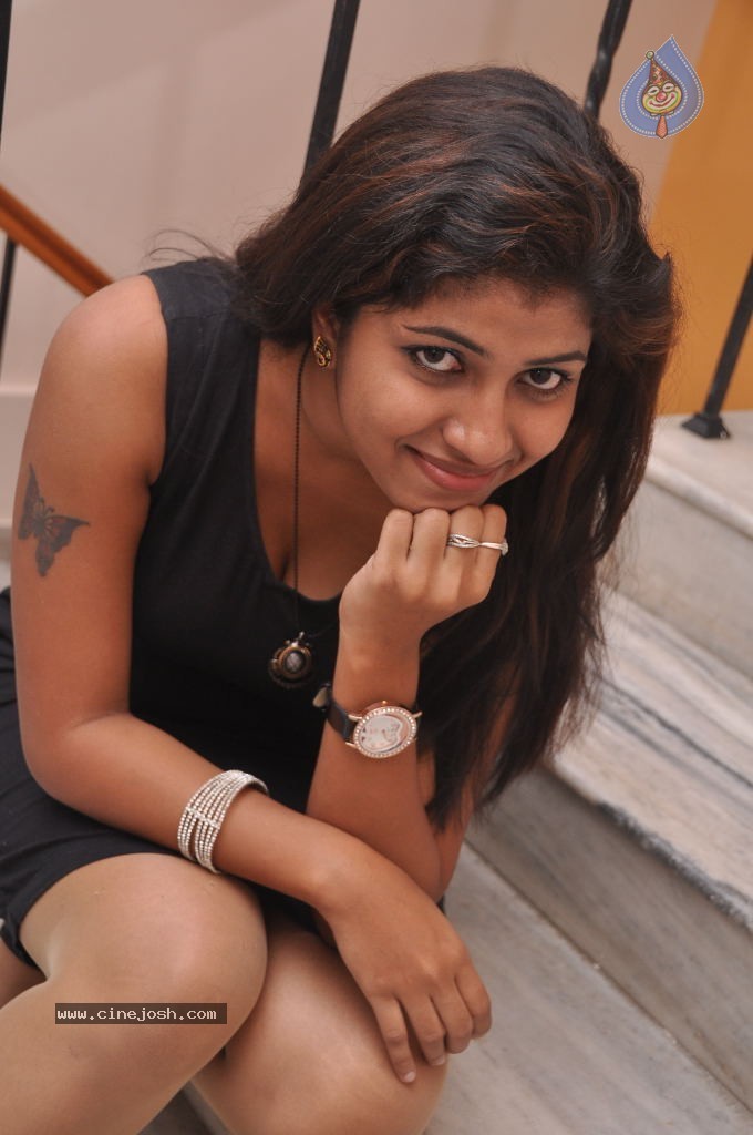 Geethanjali Hot Stills - 30 / 100 photos