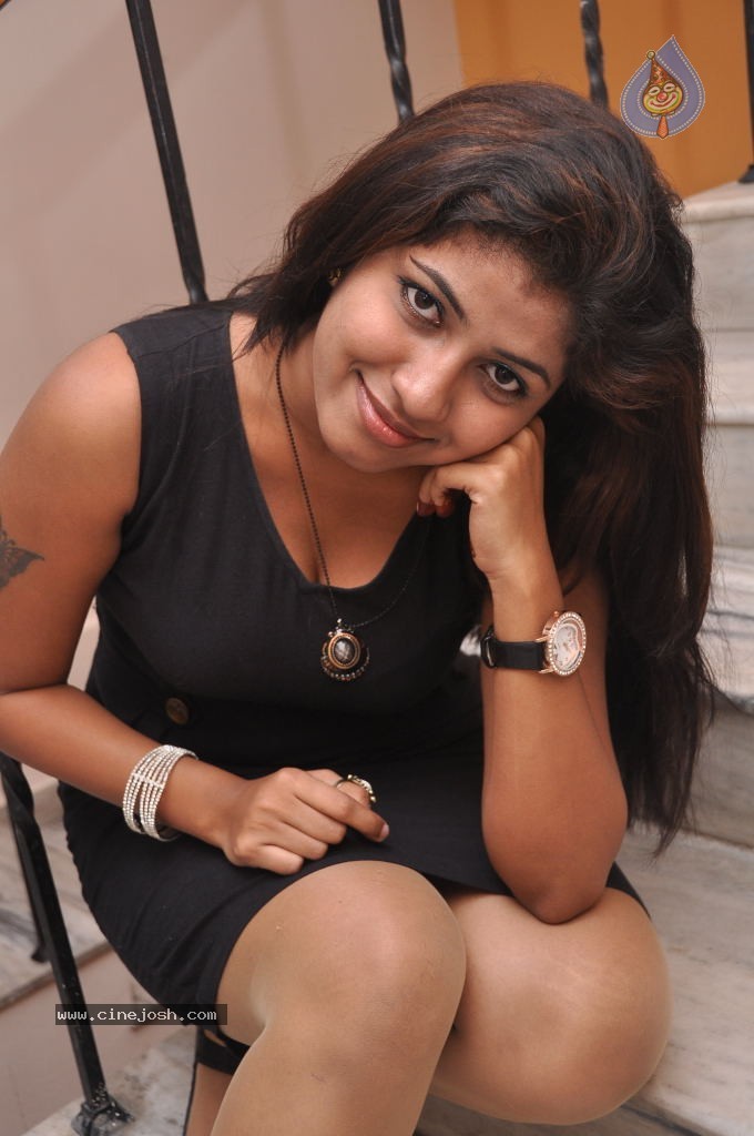 Geethanjali Hot Stills - 31 / 100 photos