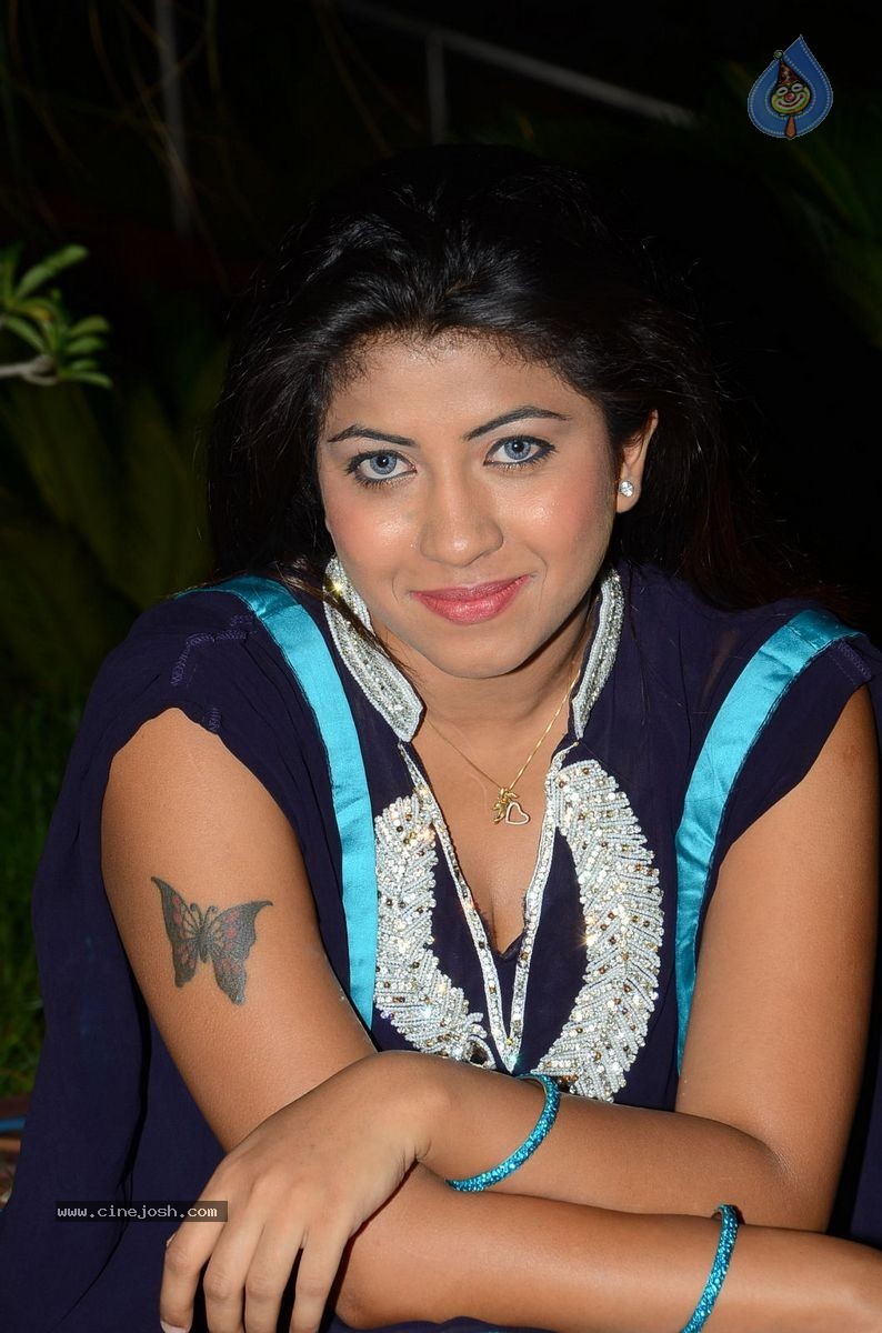 Geethanjali New Photos - 17 / 55 photos