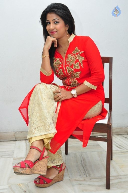 Geethanjali New Photos - 23 / 42 photos