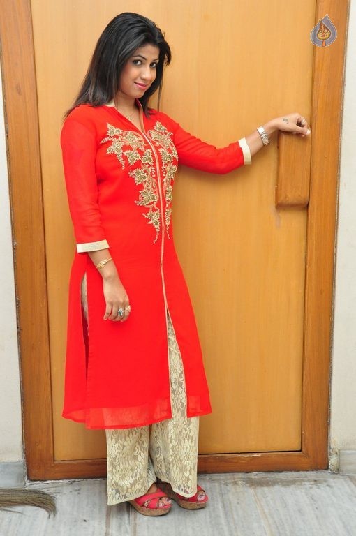 Geethanjali New Photos - 26 / 42 photos