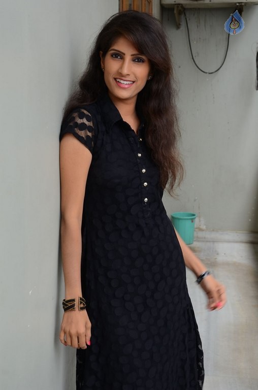 Geethanjali New Pics - 5 / 13 photos