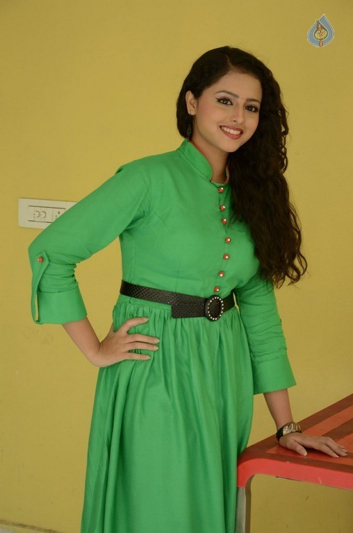 Geethanjali New Pics - 8 / 32 photos