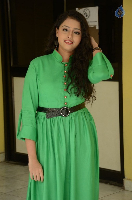 Geethanjali New Pics - 11 / 32 photos