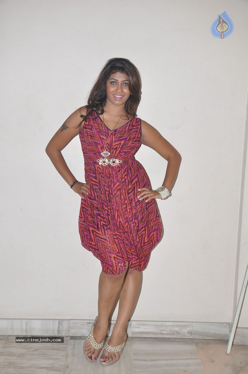 Geethanjali New Pics - 12 / 62 photos