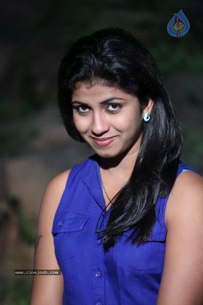 Geethanjali Stills - 15 / 48 photos