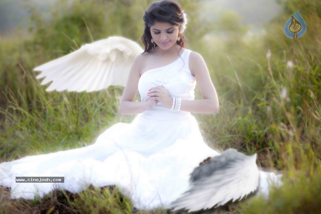 Gehana Vasisth Hot Gallery - 14 / 36 photos