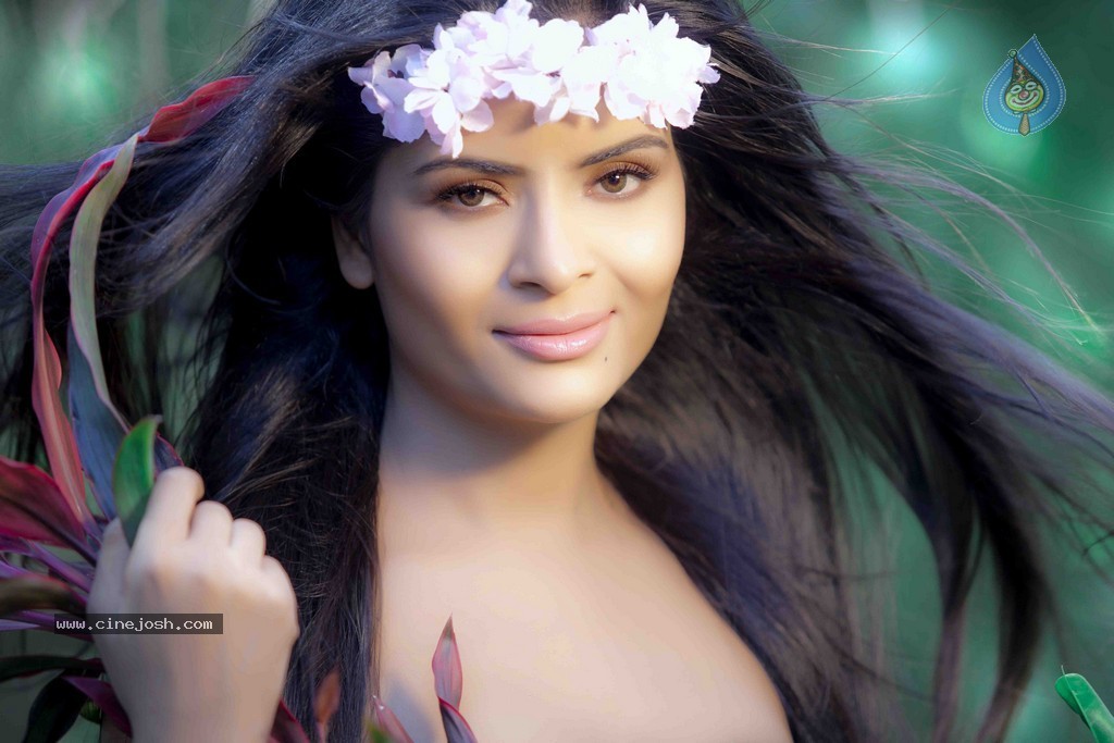 Gehana Vasisth Hot Gallery - 20 / 36 photos