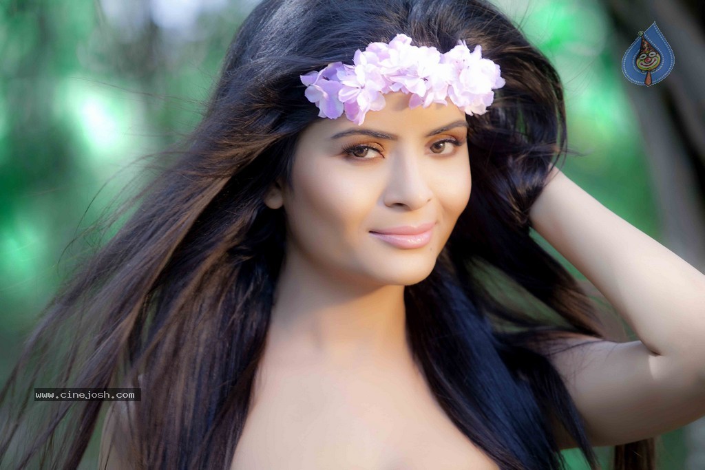 Gehana Vasisth Hot Gallery - 21 / 36 photos