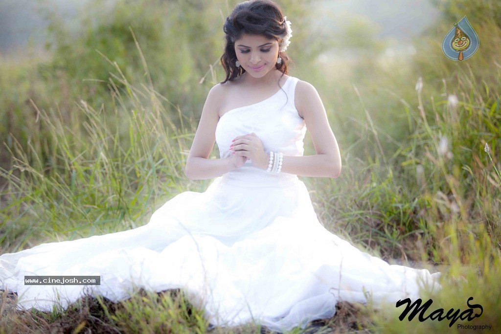 Gehana Vasisth Hot Gallery - 24 / 36 photos